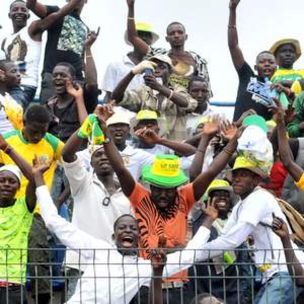 النيجيرين "ناوين على الشر" .. هذا ما فعلوه قبل ساعة من انطلاق مباراتهم مع المغرب التطواني