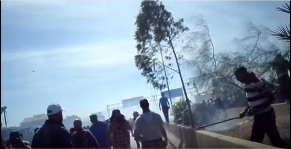 الدرك الجزائري يقمع مسيرة سلمية لمتظاهرين بالغازات المسيلة للدموع