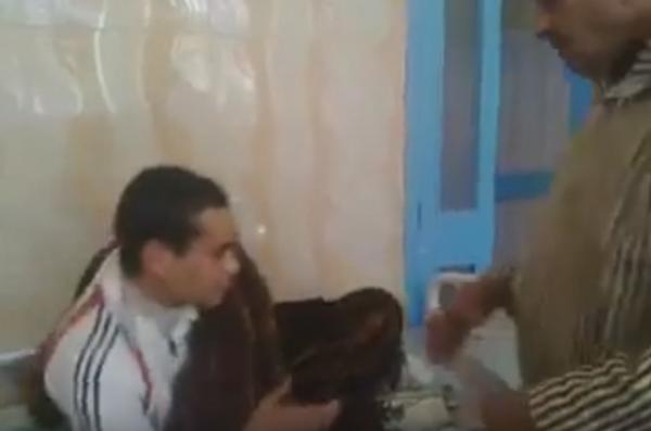 لحظة مؤثرة بالفيديو...الفايسبوك يجمع بين اب من وزان وابنه الغائب