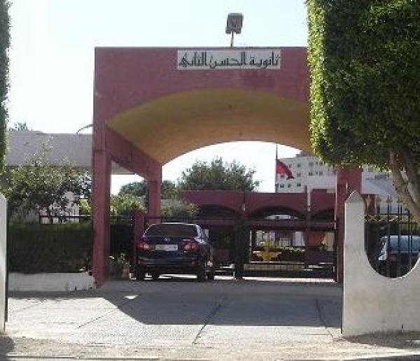 وقفة احتجاجية بثانوية الحسن الثاني بتطوان  : التنديد بالخروقات والمطالبة بلجان التحقيق