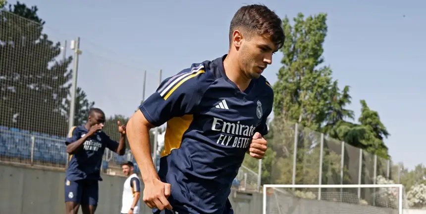 بملامح حزينة.. براهيم دياز يعود لتداريب ريال مدريد والنجوم يلتفون حوله لانتشاله من "كابوس" النهائي