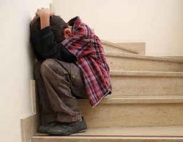 ستة أشهر حبسا في حق أستاذ ضُبِط و هو يمارس الشذوذ الجنسي على قاصر داخل سيارة