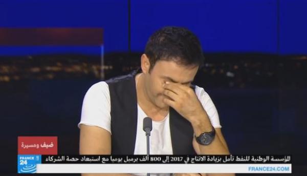 الفنان حـاتم إيدار تـغلـبه الدمـوع مباشرة على قناة فرانس 24 ، و هذا هو الـسـبب !!!