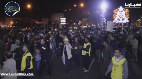 بالفيديو: مسيرات ليلية بالشموع احتجاجا على غلاء الأسعار وتعطيل الحوار الاجتماعي