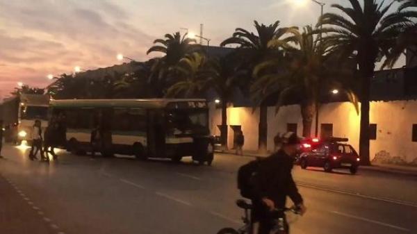 شاهد كيف يتم ايقاف حافلة في الدار البيضاء