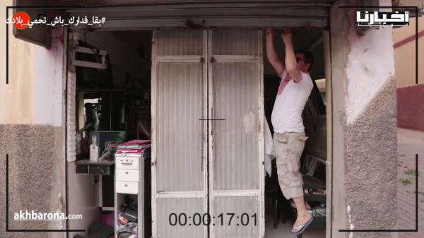 الحلاقون يطالبون بتعويضهم من صندوق كورونا بعد إغلاق محلاتهم قرابة شهرين