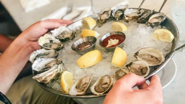 طلب وجبته المفضلة فوجد بداخلها مفاجأة كبيرة !