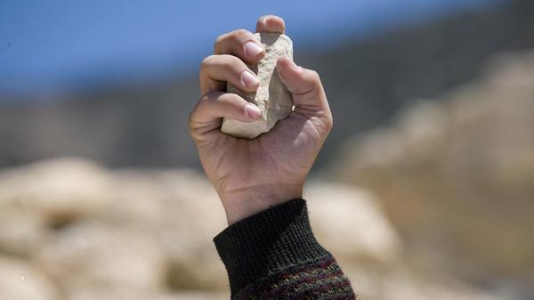 داعش تنفذ أول عقوبة "الرجم" في حق رجل