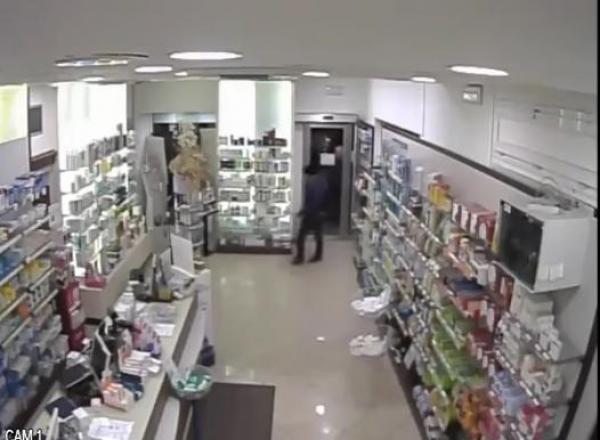 محاصرة لص مغربي داخل صيدلية ببولونيا