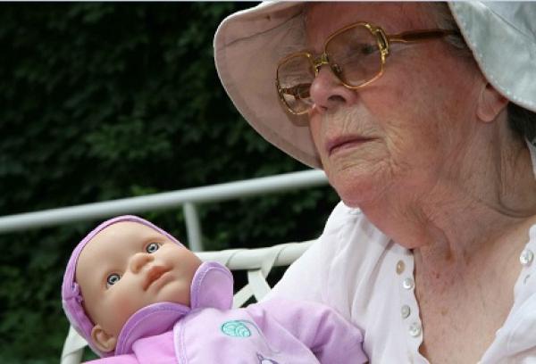 ما الفرق بين النسيان والزهايمر؟