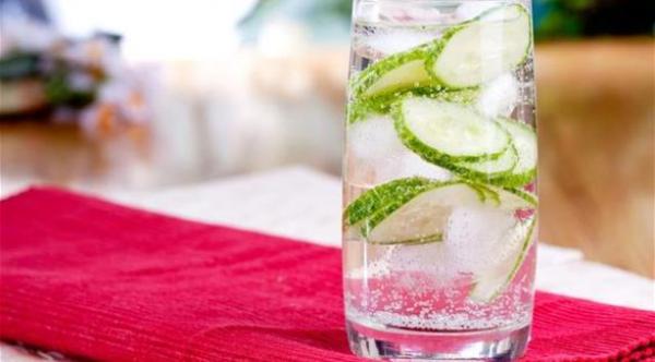 هل المياه الكربونية الفوّارة مضرة بالصحة؟