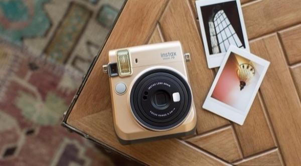 كاميرات الصور الفورية تعود من جديد