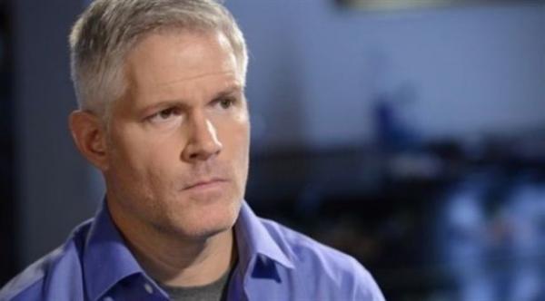 بعد أربعين سنة ..يكتشف أنه تربى في كنف زوجين لا يمتان له بصلة