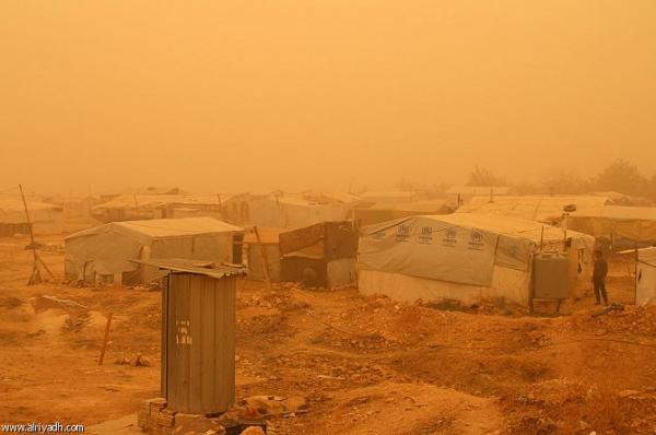 لبنان يتعرض ل"أسوأ" عاصفة رملية شرقية في تاريخه ووزارة الصحة تعلن حالة الاستنفار