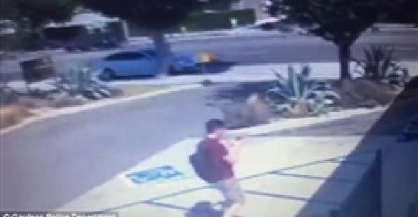 بالفيديو والصور.. عمال ينقذون رجلا من أيدي لصين