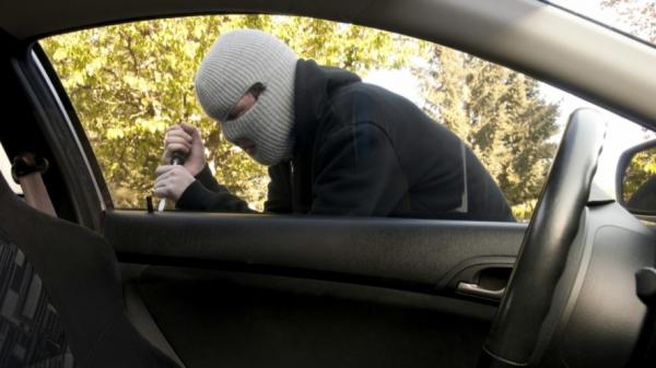 أمن تمارة يوقع بمبحوث عنه متخصص في السرقة من داخل السيارات