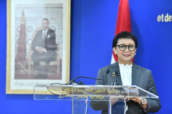 بأغنية تتغنى بجمال الصحراء المغربية..هكذا عبرت وزيرة الخارجية الإندونيسية عن إعجابها بالمملكة (فيديو)