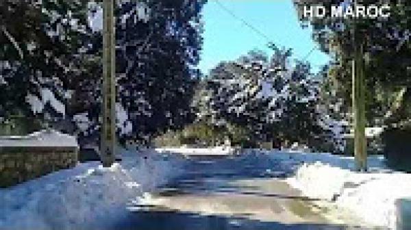 لقطات رائعة لتساقط الثلوج بافران "سويسرا المغرب"