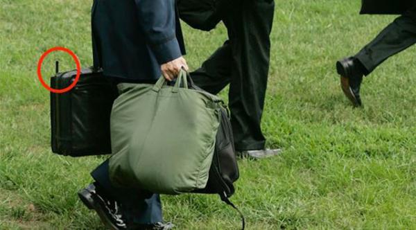 هذا هو سر الحقيبة السوداء التي تتبع رؤساء أميركا