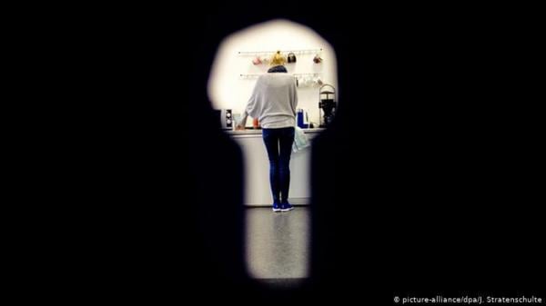 السلطات الفرنسية تحقق مع أمير سعودي بتهمة ممارسة العبودية الحديثة