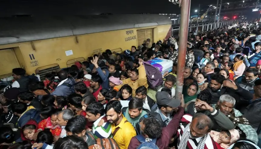 18 قتيلاً في تدافع مروّع بمحطة قطارات الهند