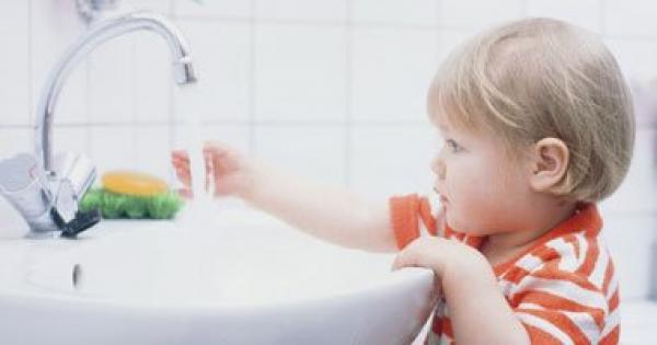 طبيب مصرى: غسل الأيدى وسيلة فعالة للقضاء على 250 مرضا