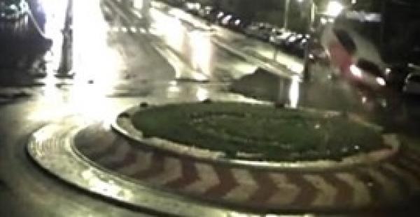 شاهد.. ماذا يحدث عند محاولة القيادة بسرعة بالقرب من دوران