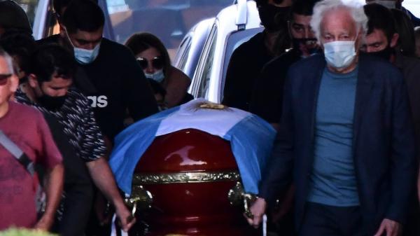 تقرير طبي يكشف عن معطيات جديدة حول وفاة "مارادونا"