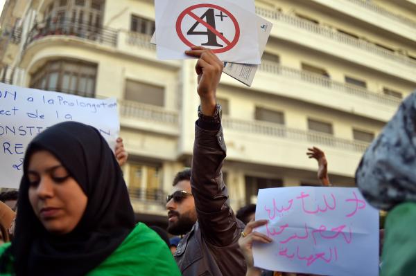 رغم وعود "بوتفليقة"...مئات الآلاف من الجزائريين يثورون في الشوارع ضد "الاستغباء"