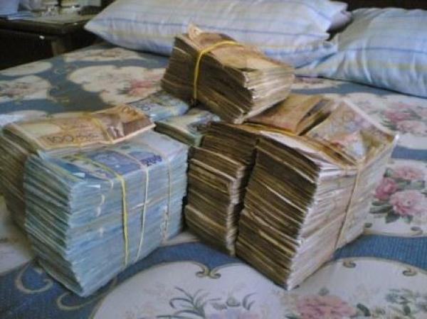 جابو الربحة...حكم صارم في حق مستخدمين بنكيين اختلسوا 400 مليون سنتيم