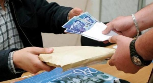 بالتفاصيل...الخط المباشر للتبليغ عن الفساد والرشوة ييطيح بموظف كبير بالفقيه بن صالح