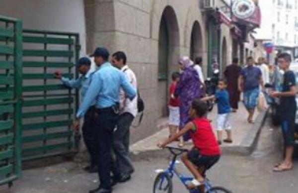 تطوان : القوات العمومية تفرق بالقوة وقفة تنديدية بالإفراج عن مغتصب الأطفال