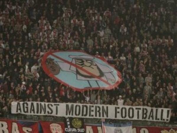 غرامة مغلظة على أياكس بعد إهانة جمهوره للعرب