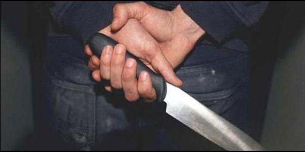 شاب مغربي يُمزّق دبر مواطنه بالسلاح الأبيض في مركز الإقامة المؤقتة للمهاجرين بمليلية