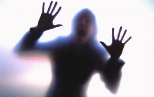 هستيريا تصيب فتاة بالشارع العام ببني ملال وتفقدها وعيها والسبب!