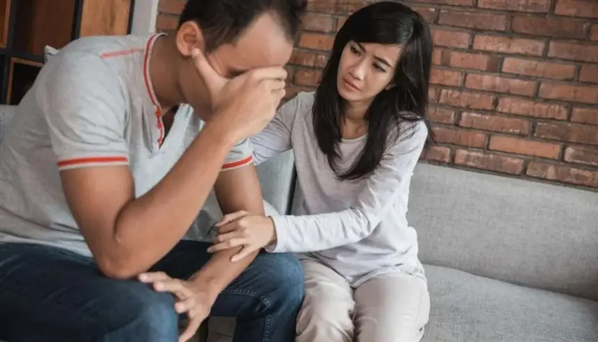 اكتئاب ينتقل عبر الفم: دراسة تكشف رابطاً غريباً بين الأزواج