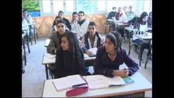 تلميذ يطعن أستاذه بسكين بسلا