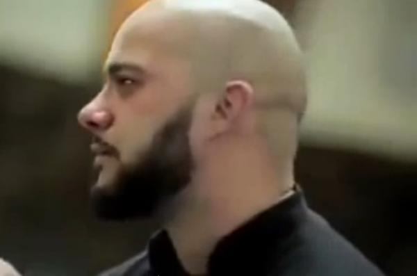 بالفيديو.. أجنبي يعتنق الإسلام بسبب آية في سورة الفجر