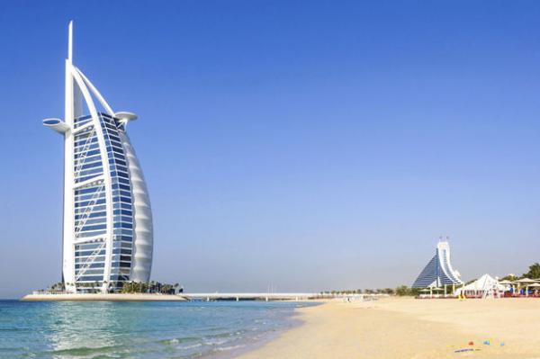 هذه هي حقيقة قصة ترك أب لابنته تغرق في دبي حتى لا يلمسها رجل غريب