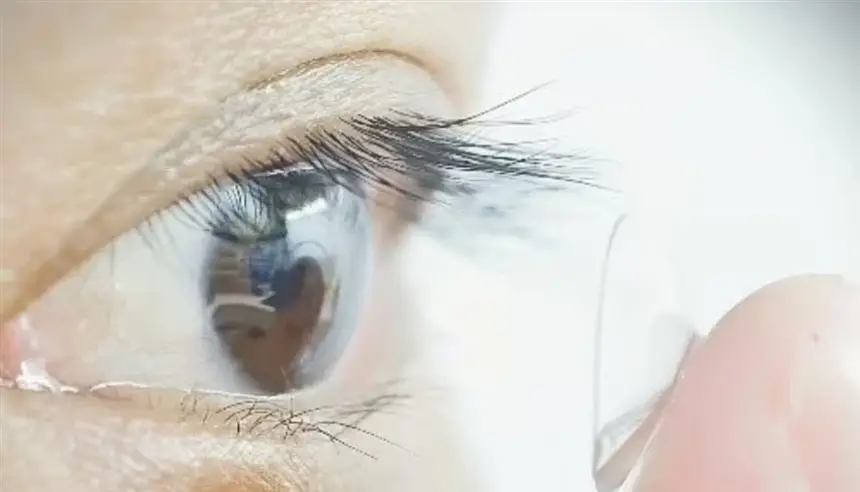 عدسات لاصقة تمنح الإنسان رؤية ليلية دون بطاريات