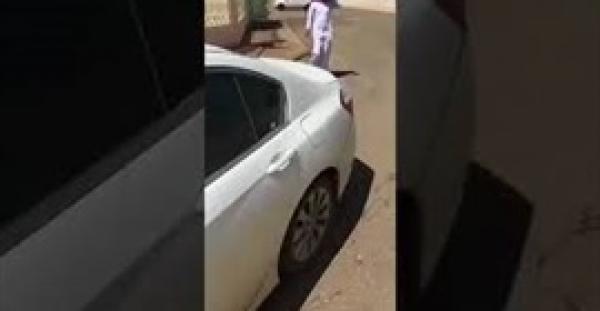 معلم وضع امتحانا صعبا على الطلاب.. فكان هذا جزاؤه (فيديو)