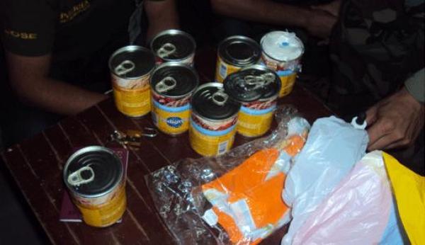 توقيف نيجيري بمطار محمد الخامس بحوزته 10 كلغ من الكوكايين أخفاها بعلب مصبرات