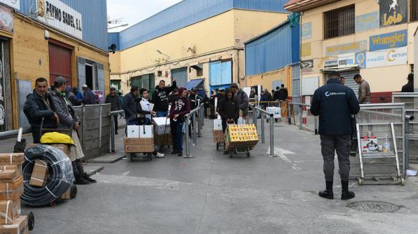 بعد أزيد من شهر من العطالة...خبر صادم جديد لممتهني التهريب المعيشي بمعبر باب سبتة