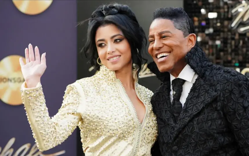 زوجة شقيق "مايكل جاكسون" تخطف الأنظار بـ"القفطان المغربي" في هوليوود