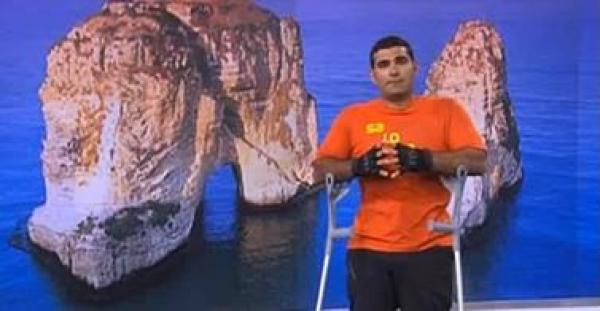 بالفيديو شاب لبناني معوق يتسلق صخرة الروشة