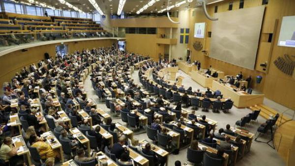 المعارضة السويدية تنتصر للنبي محمد(ص)