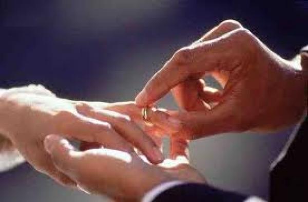 هل يقبل الشاب زواجه الأول من مطلقة؟