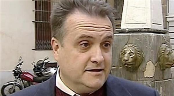  تغيب كارلوس ريشيو عن عمله لمدة 10 سنوات (ذا ويست)