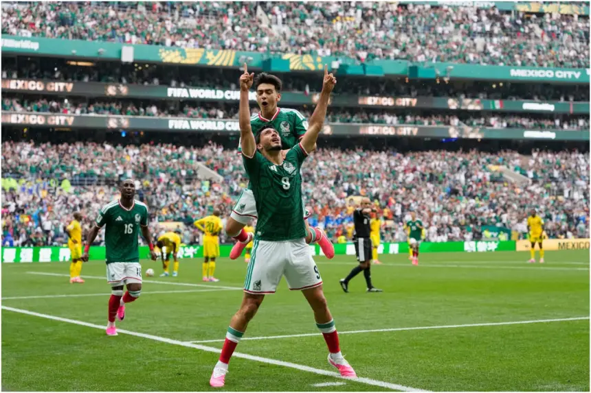 البطاقات الحمراء أكثر من الأهداف.. المكسيك تحقق الفوز على جنوب إفريقيا في افتتاح المونديال!