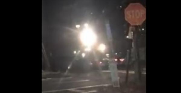 سائق يهرب في آخر لحظة قبل اصطدامه بقطار (فيديو)